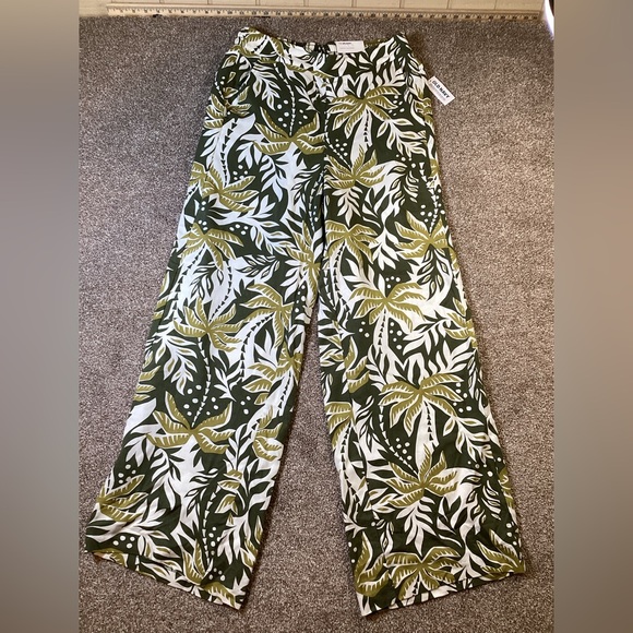 🆕 Old Navy Playa Wide-Leg Tropical Print Pants - Picture 2 of 9